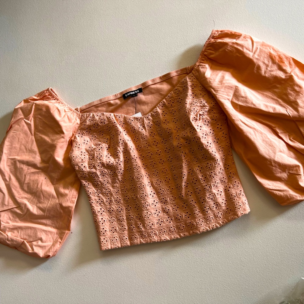 Express puff sleeve top (C)